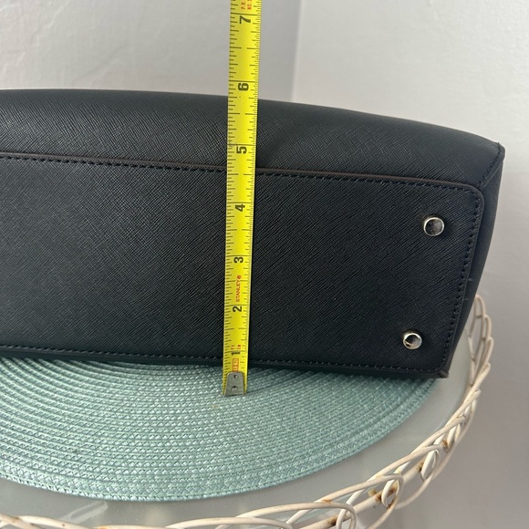 Kate Spade Tote - Picture 8 of 16